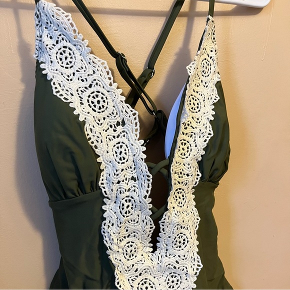 Cupshe - NWT - Swimsuit - Women - Medium - Picture 5 of 10